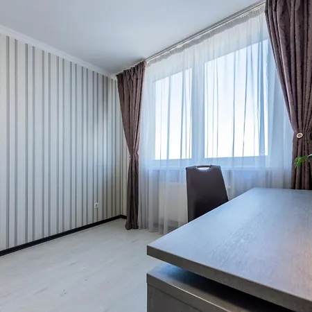 1-к люкс в 2 мин від м чернігівська Apartment