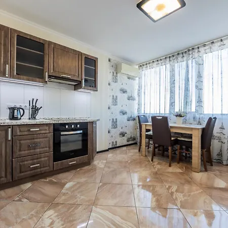 Apartment 1-к люкс в 2 мин від м чернігівська Kyiv
