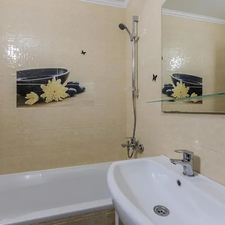 Apartment 1-к люкс в 2 мин від м чернігівська Kyiv