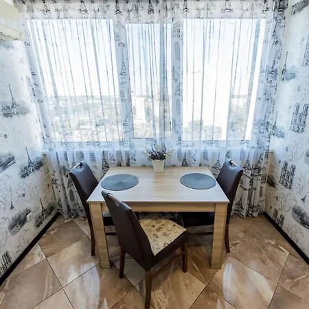 1-к люкс в 2 мин від м чернігівська Apartment Kyiv