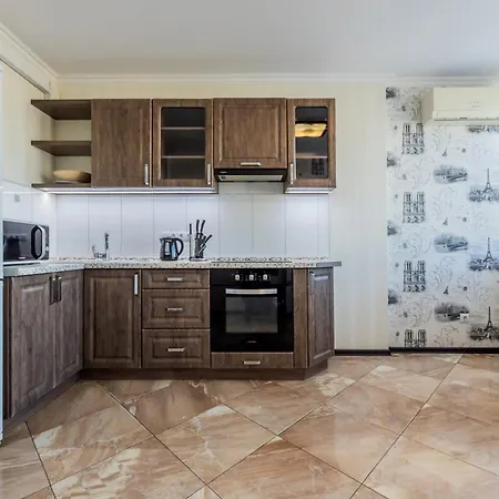 1-к люкс в 2 мин від м чернігівська Apartment